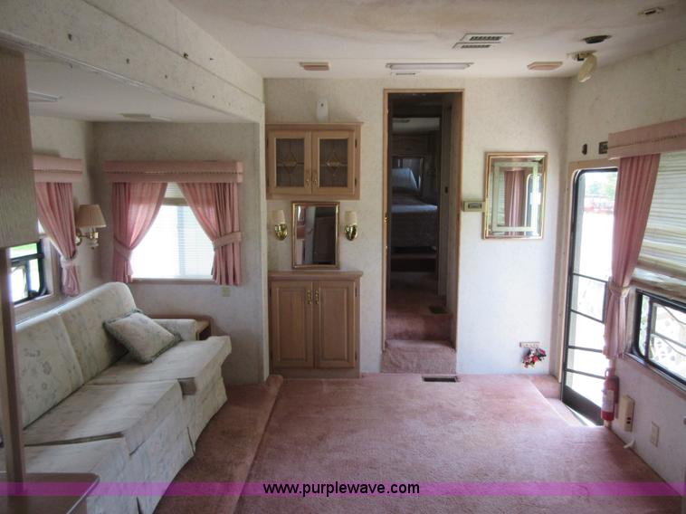 image for item D2471 1992 Kountryaire 35WRKD camper