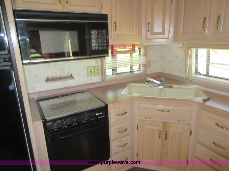 image for item D2471 1992 Kountryaire 35WRKD camper