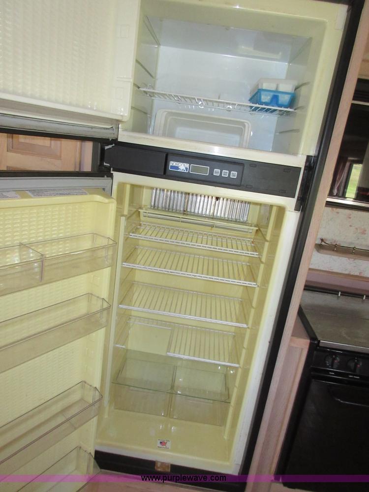 image for item D2471 1992 Kountryaire 35WRKD camper