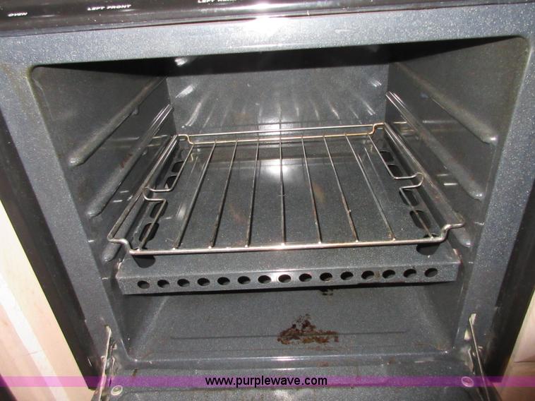 image for item D2471 1992 Kountryaire 35WRKD camper