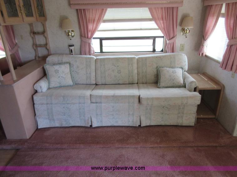 image for item D2471 1992 Kountryaire 35WRKD camper