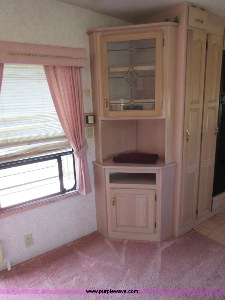 image for item D2471 1992 Kountryaire 35WRKD camper