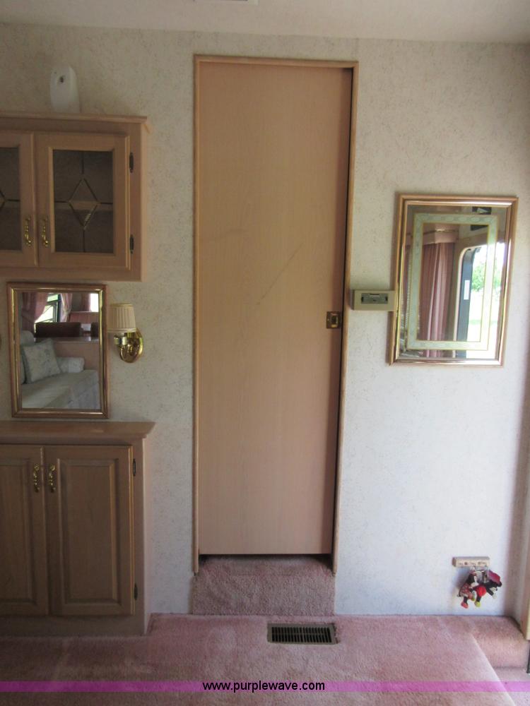 image for item D2471 1992 Kountryaire 35WRKD camper