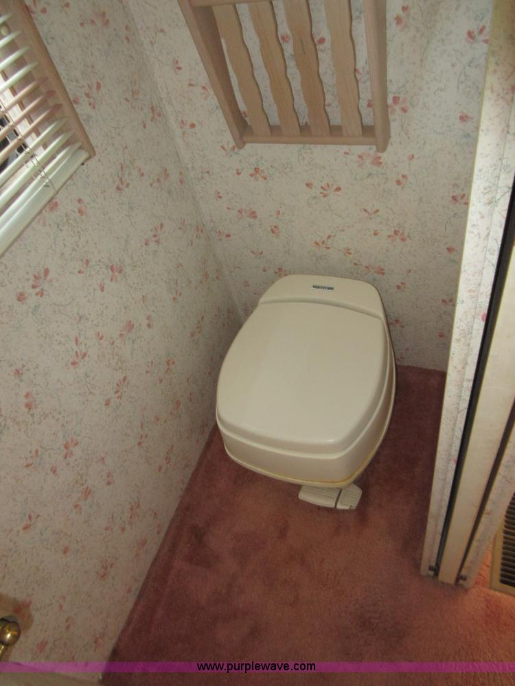 image for item D2471 1992 Kountryaire 35WRKD camper