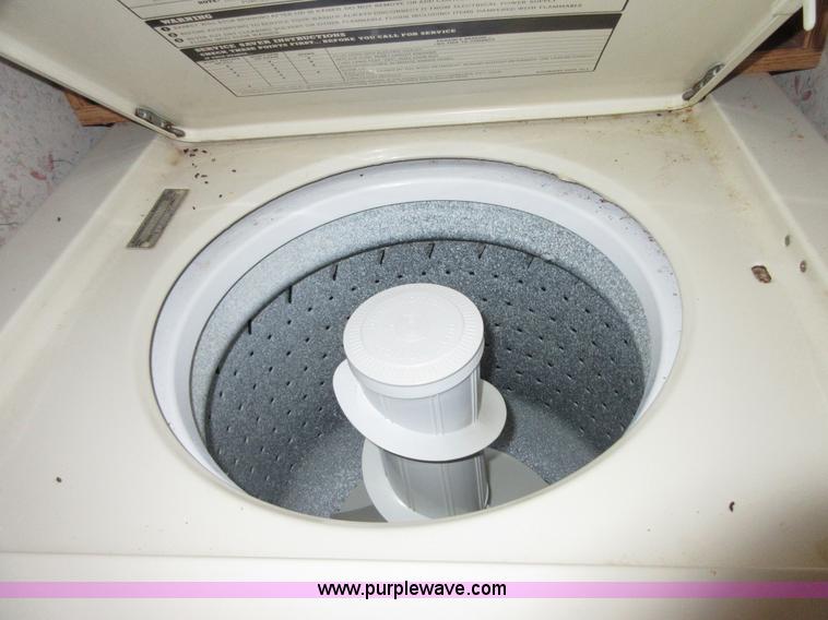 image for item D2471 1992 Kountryaire 35WRKD camper