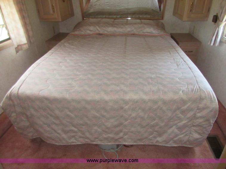 image for item D2471 1992 Kountryaire 35WRKD camper