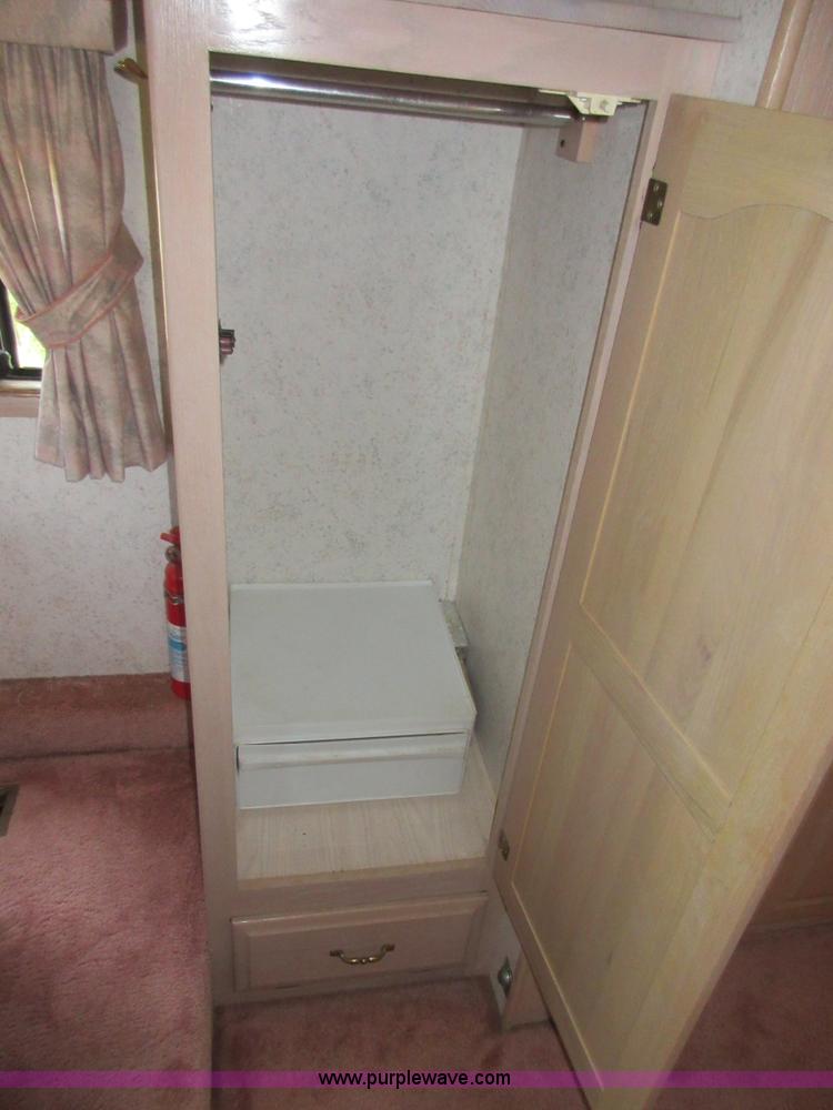 image for item D2471 1992 Kountryaire 35WRKD camper