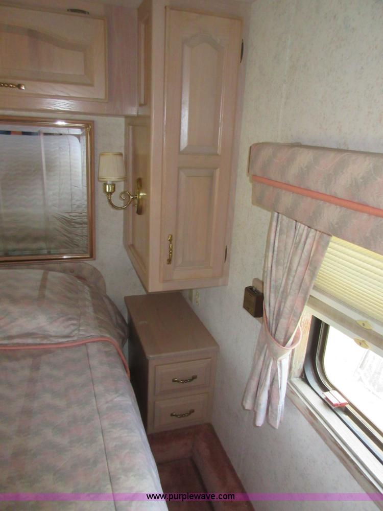 image for item D2471 1992 Kountryaire 35WRKD camper