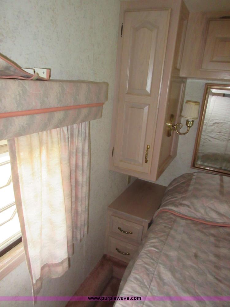 image for item D2471 1992 Kountryaire 35WRKD camper