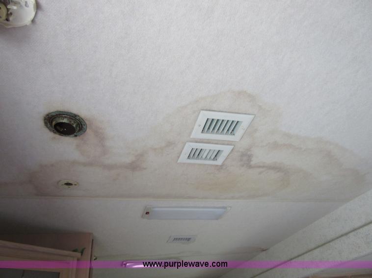 image for item D2471 1992 Kountryaire 35WRKD camper