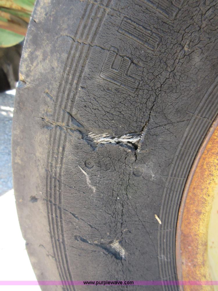 image for item D2477 John Deere 2460B tractor