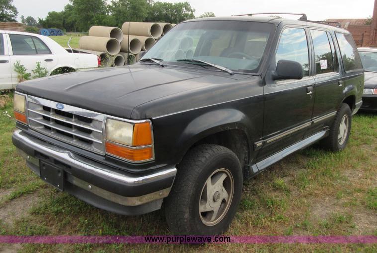 image for item D2482 1993 Ford Explorer XLT SUV