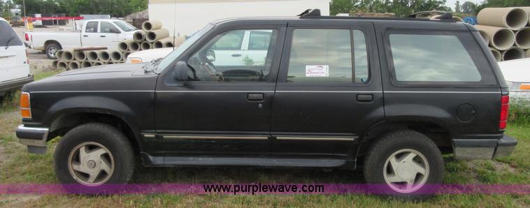 image for item D2482 1993 Ford Explorer XLT SUV