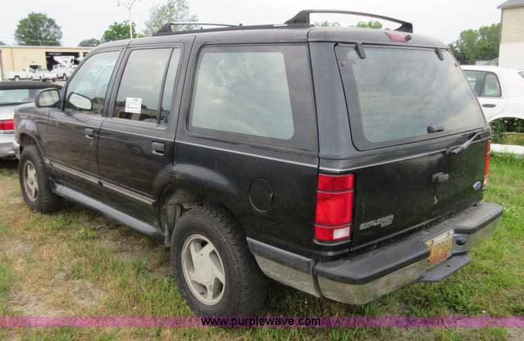 image for item D2482 1993 Ford Explorer XLT SUV