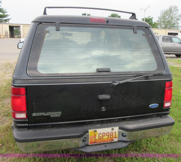 image for item D2482 1993 Ford Explorer XLT SUV
