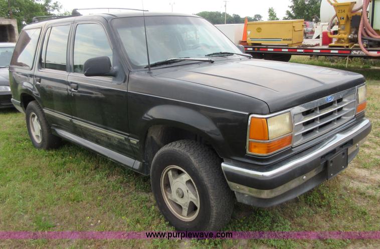image for item D2482 1993 Ford Explorer XLT SUV