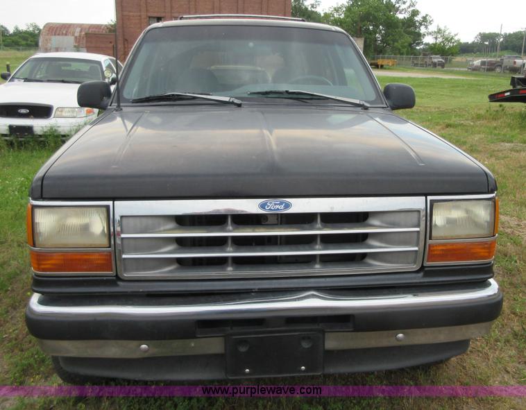 image for item D2482 1993 Ford Explorer XLT SUV