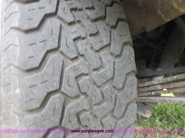 image for item D2482 1993 Ford Explorer XLT SUV