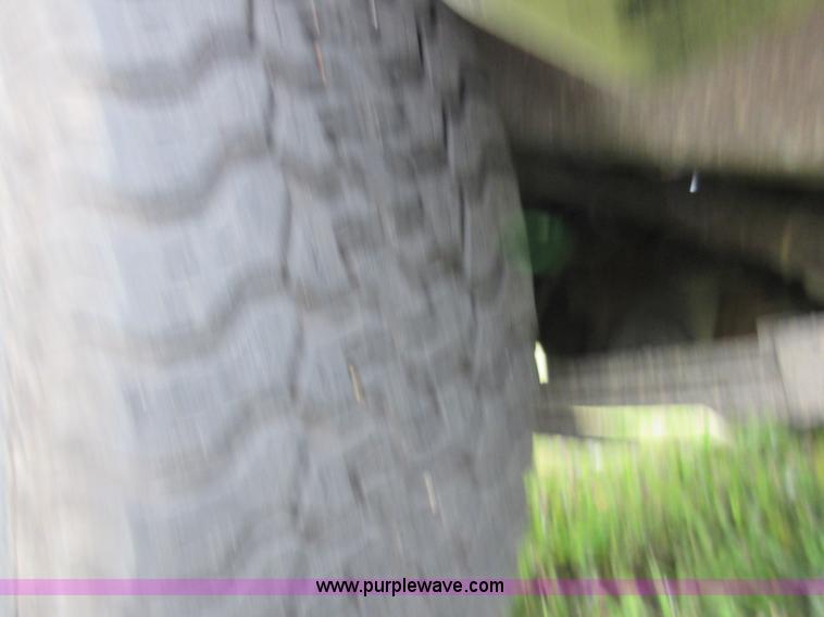 image for item D2482 1993 Ford Explorer XLT SUV