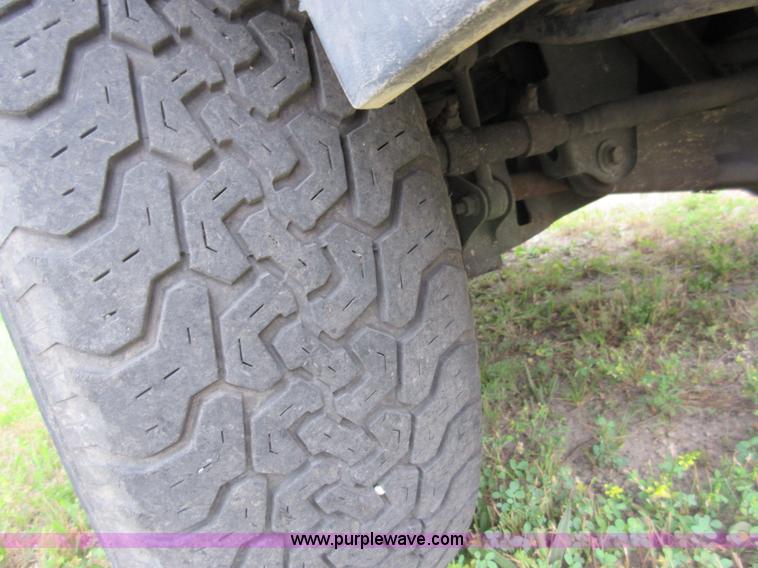 image for item D2482 1993 Ford Explorer XLT SUV