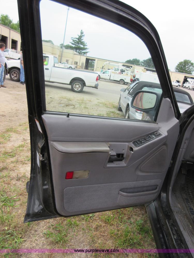 image for item D2482 1993 Ford Explorer XLT SUV