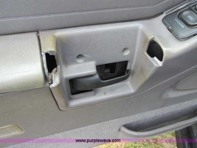 image for item D2482 1993 Ford Explorer XLT SUV