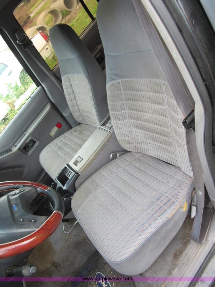 image for item D2482 1993 Ford Explorer XLT SUV