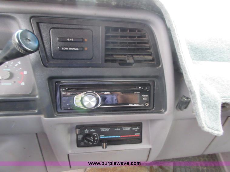 image for item D2482 1993 Ford Explorer XLT SUV