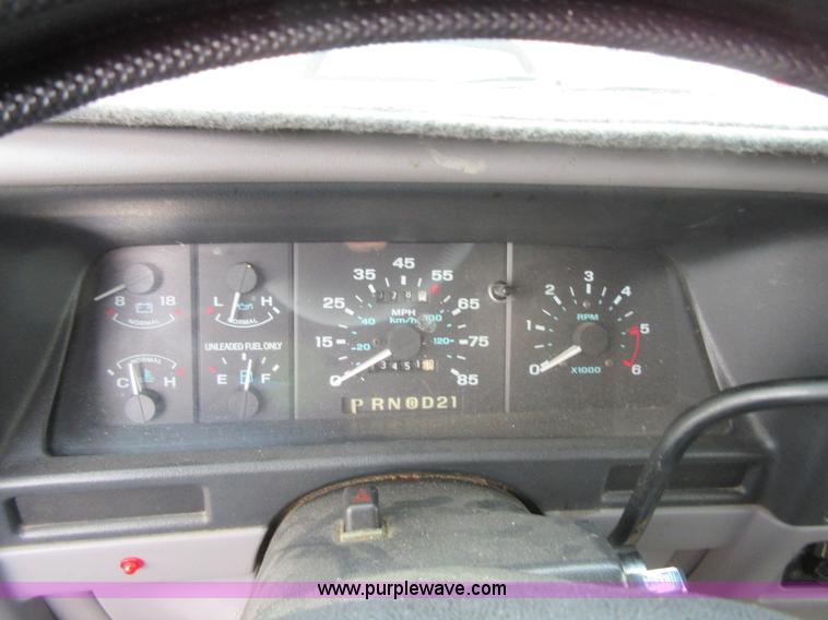 image for item D2482 1993 Ford Explorer XLT SUV