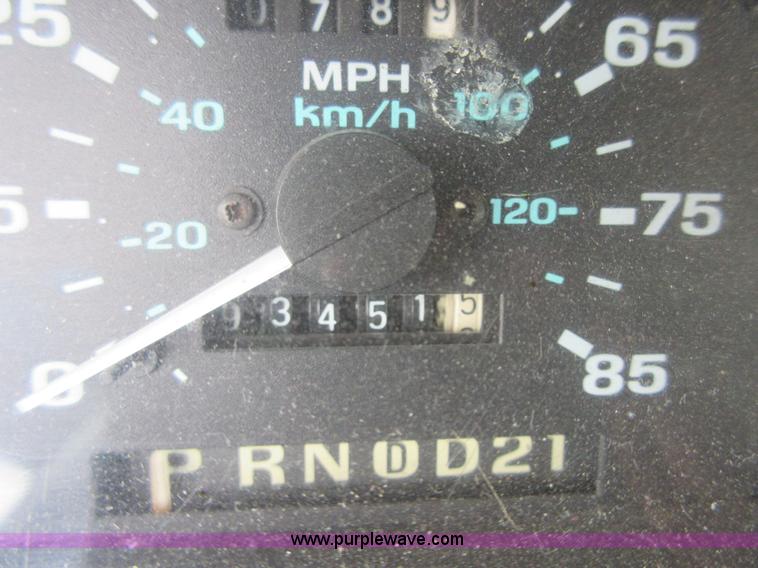 image for item D2482 1993 Ford Explorer XLT SUV