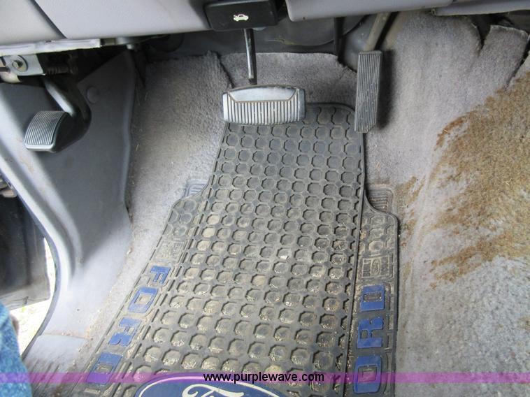 image for item D2482 1993 Ford Explorer XLT SUV