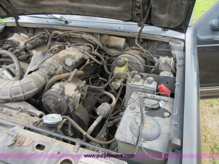 image for item D2482 1993 Ford Explorer XLT SUV