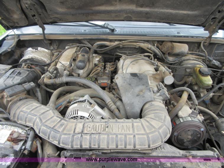 image for item D2482 1993 Ford Explorer XLT SUV