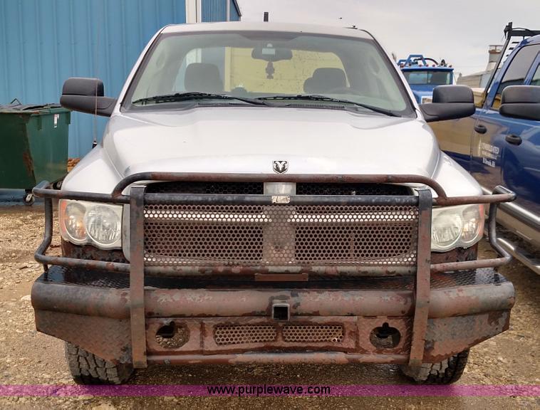 image for item F7832 2005 Dodge Ram 2500 Quad Cab pickup truck