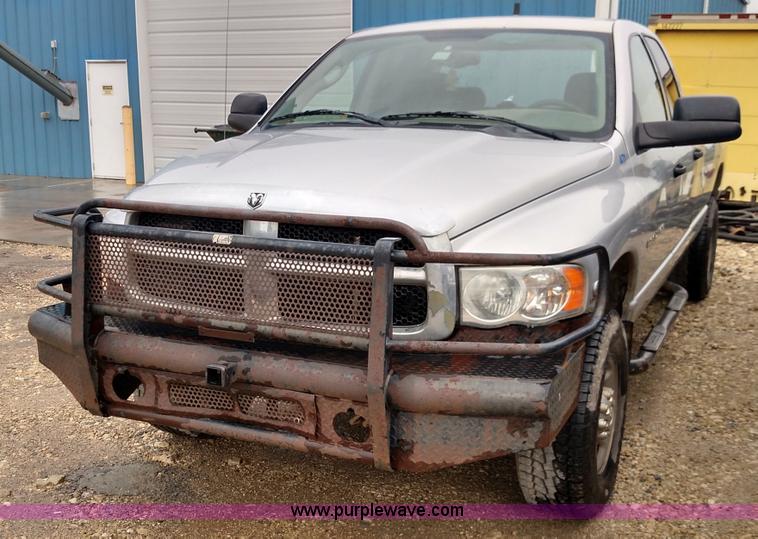 image for item F7832 2005 Dodge Ram 2500 Quad Cab pickup truck