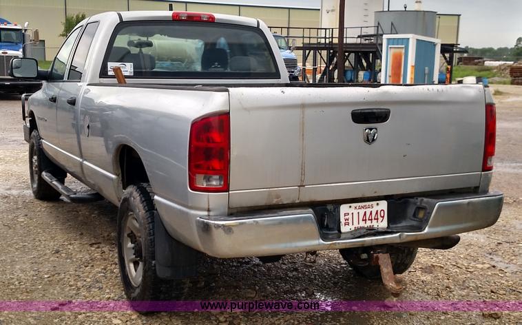 image for item F7832 2005 Dodge Ram 2500 Quad Cab pickup truck