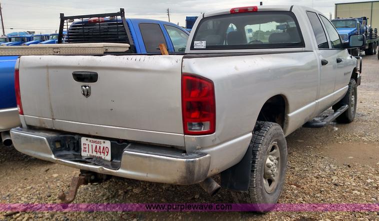 image for item F7832 2005 Dodge Ram 2500 Quad Cab pickup truck