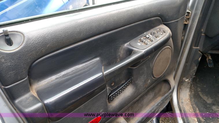 image for item F7832 2005 Dodge Ram 2500 Quad Cab pickup truck