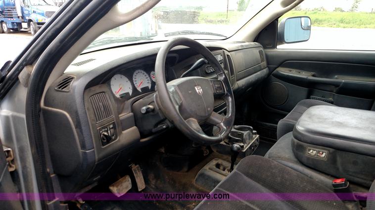 image for item F7832 2005 Dodge Ram 2500 Quad Cab pickup truck