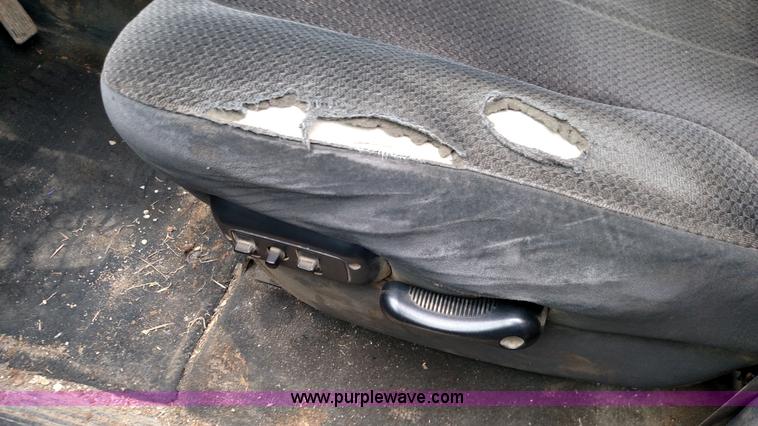 image for item F7832 2005 Dodge Ram 2500 Quad Cab pickup truck