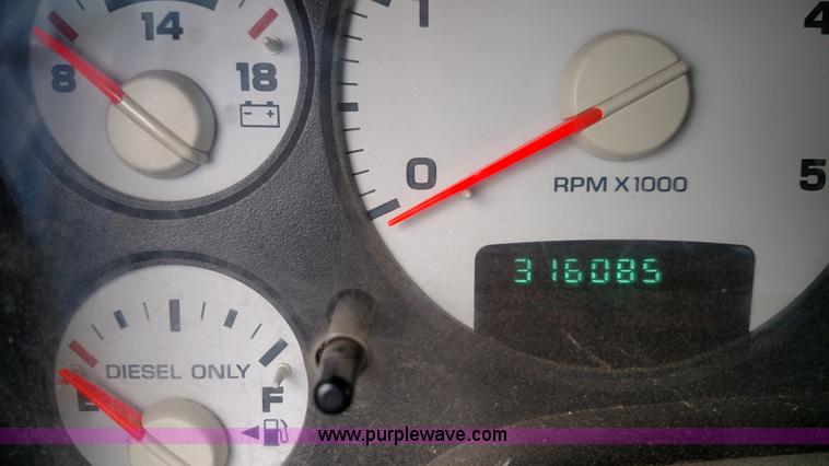 image for item F7832 2005 Dodge Ram 2500 Quad Cab pickup truck