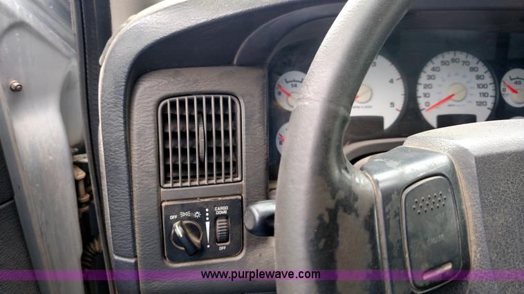 image for item F7832 2005 Dodge Ram 2500 Quad Cab pickup truck