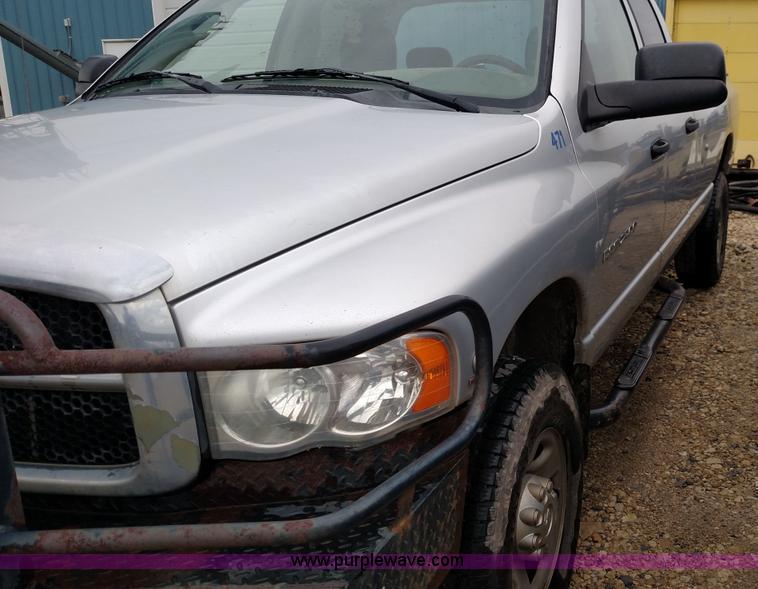 image for item F7832 2005 Dodge Ram 2500 Quad Cab pickup truck