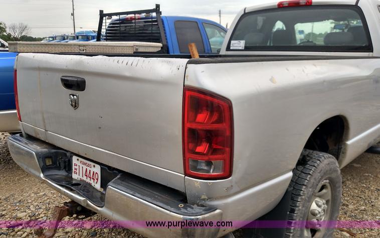 image for item F7832 2005 Dodge Ram 2500 Quad Cab pickup truck