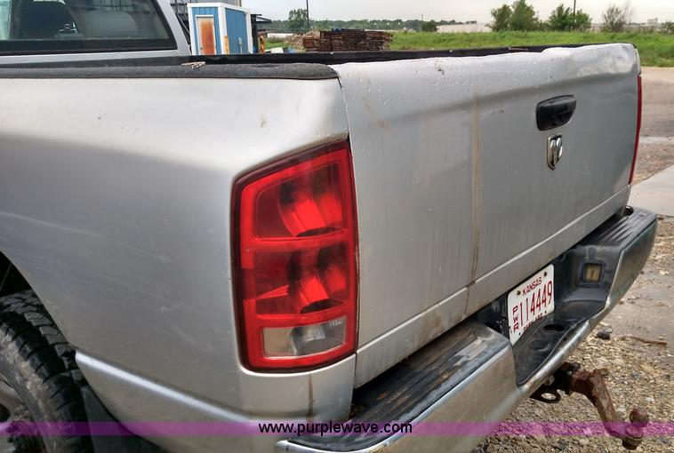 image for item F7832 2005 Dodge Ram 2500 Quad Cab pickup truck