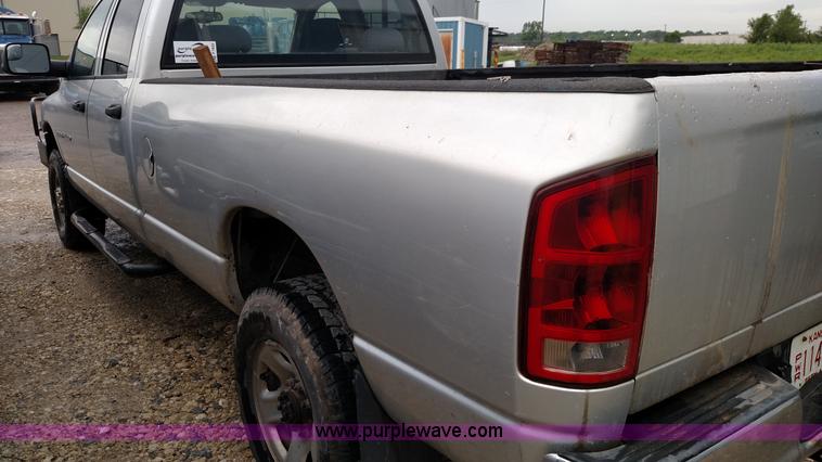 image for item F7832 2005 Dodge Ram 2500 Quad Cab pickup truck