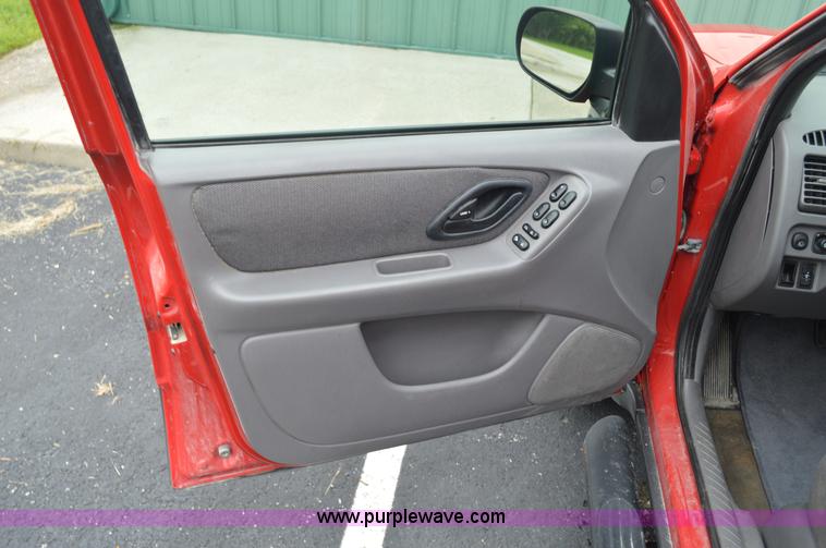 image for item G3592 2002 Ford Escape XLT SUV