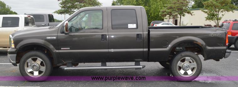 image for item G3593 2006 Ford F350 Super Duty Crew Cab pickup truck