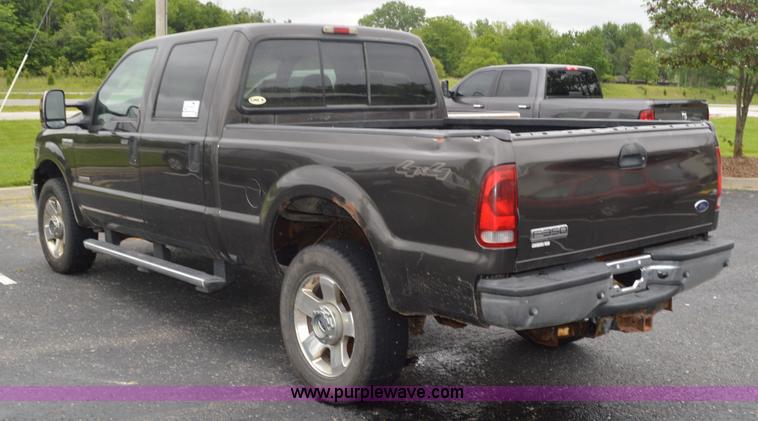 image for item G3593 2006 Ford F350 Super Duty Crew Cab pickup truck
