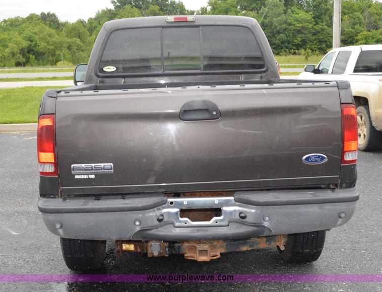 image for item G3593 2006 Ford F350 Super Duty Crew Cab pickup truck